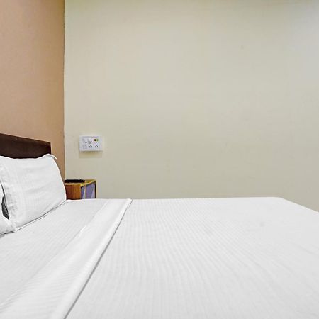 Hotel O Nova Rooms Súrat Exteriér fotografie