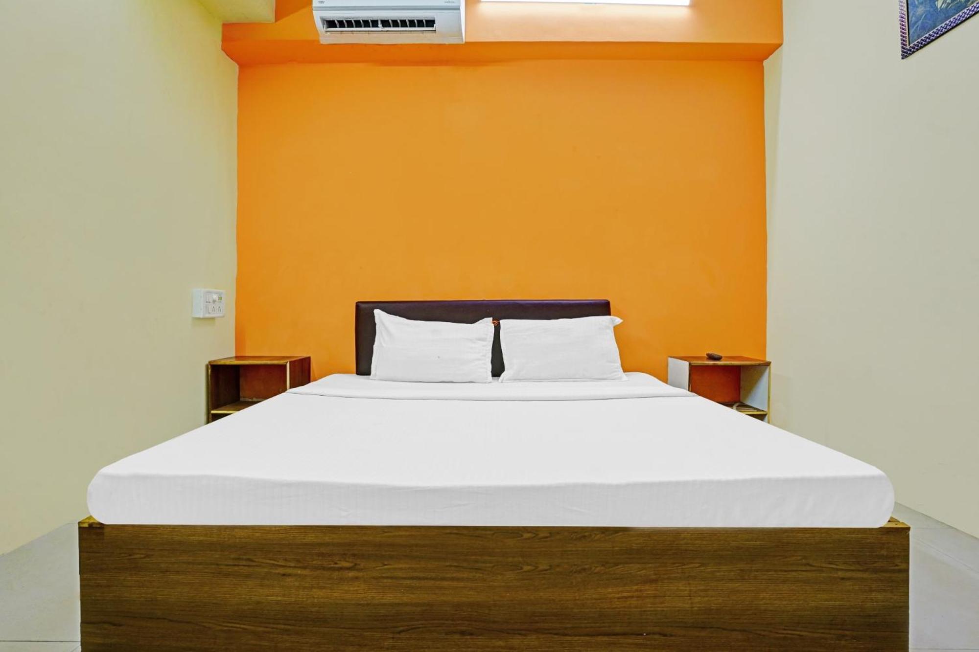 Hotel O Nova Rooms Súrat Exteriér fotografie