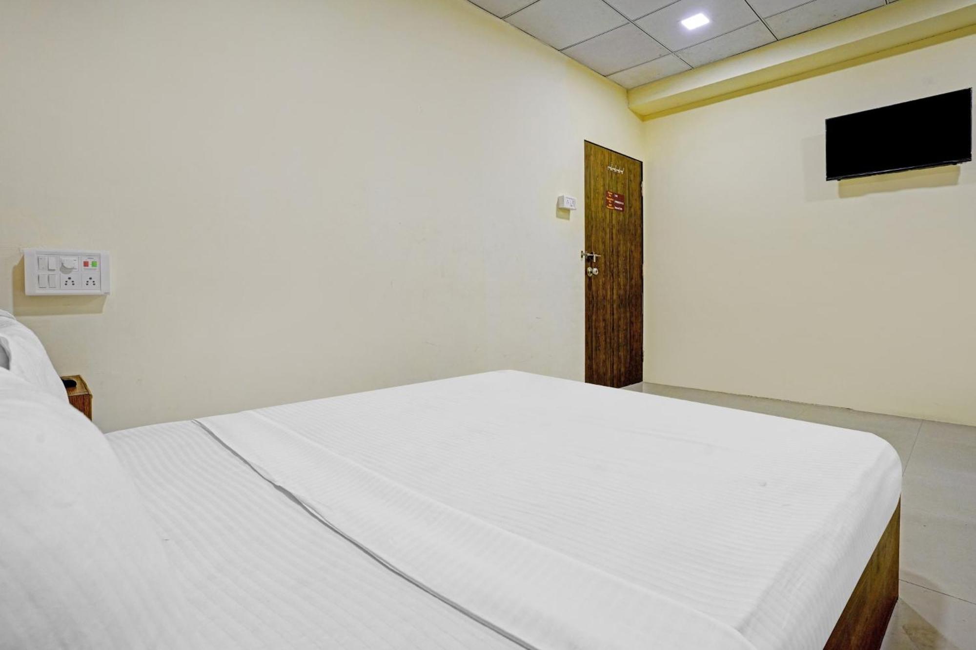Hotel O Nova Rooms Súrat Exteriér fotografie