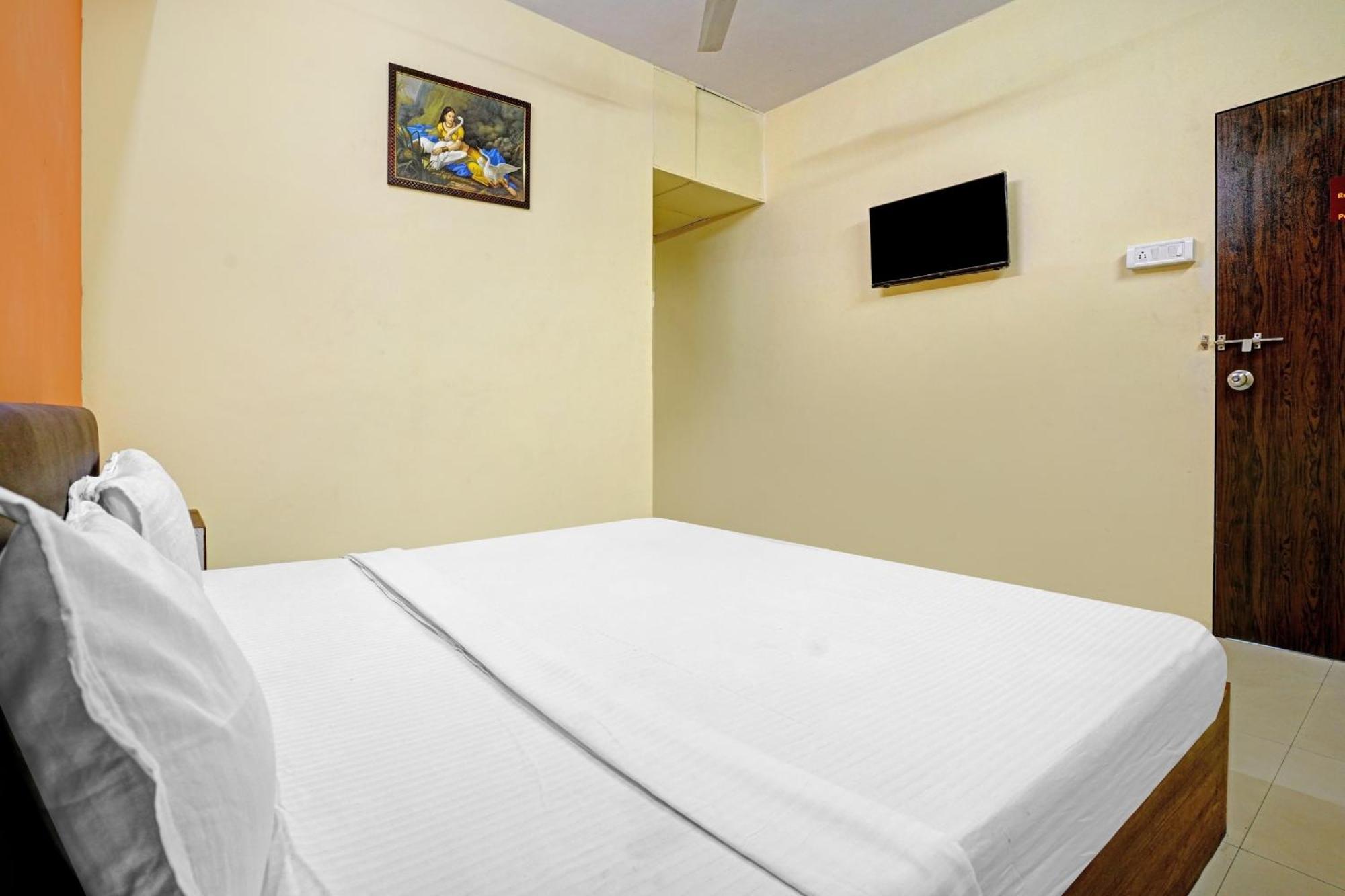 Hotel O Nova Rooms Súrat Exteriér fotografie