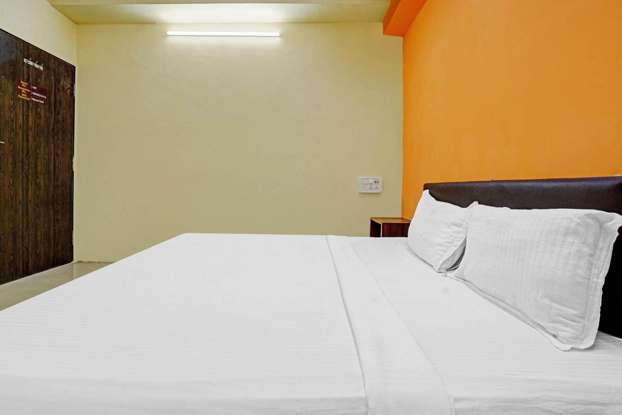 Hotel O Nova Rooms Súrat Exteriér fotografie