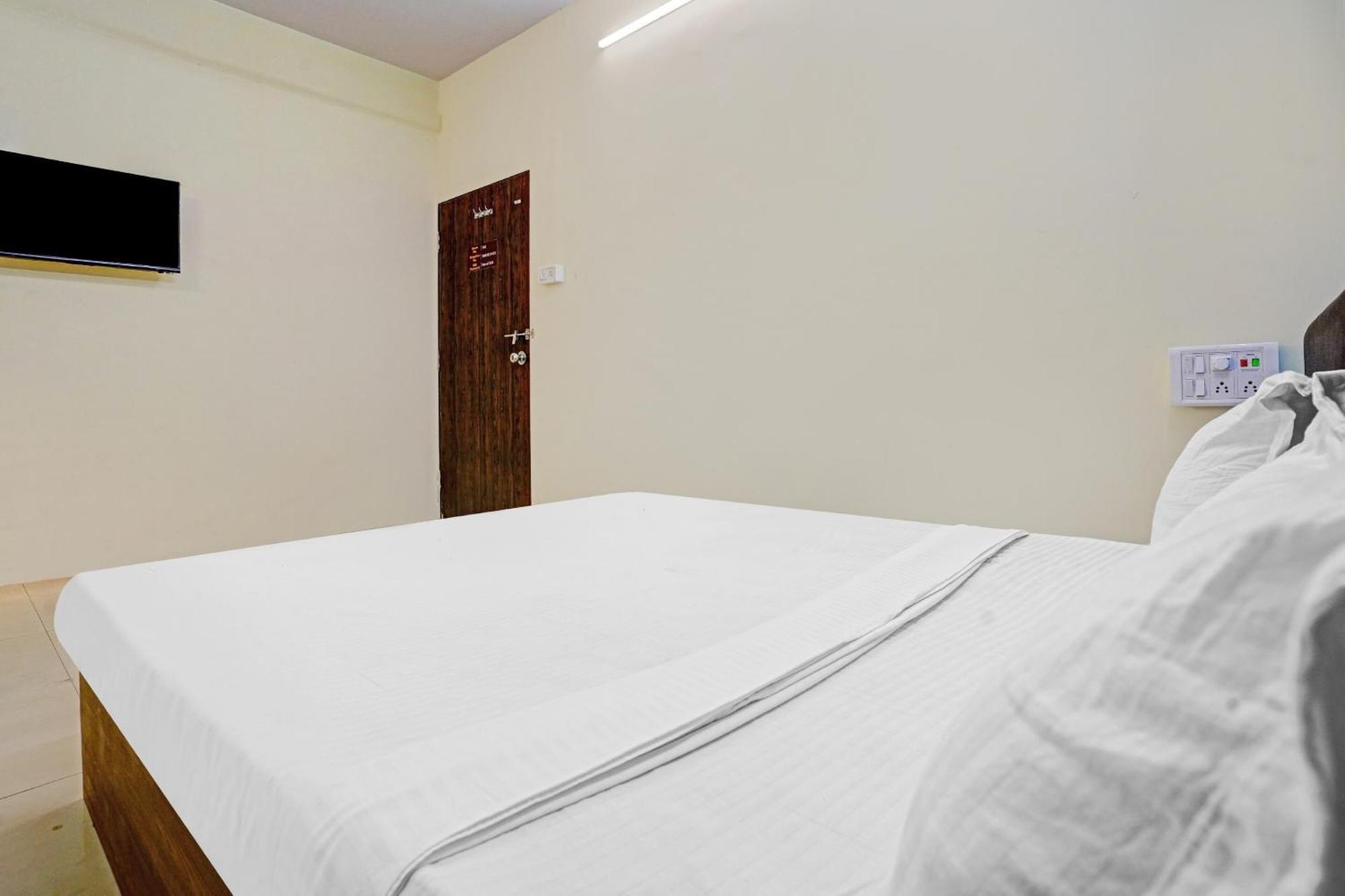 Hotel O Nova Rooms Súrat Exteriér fotografie