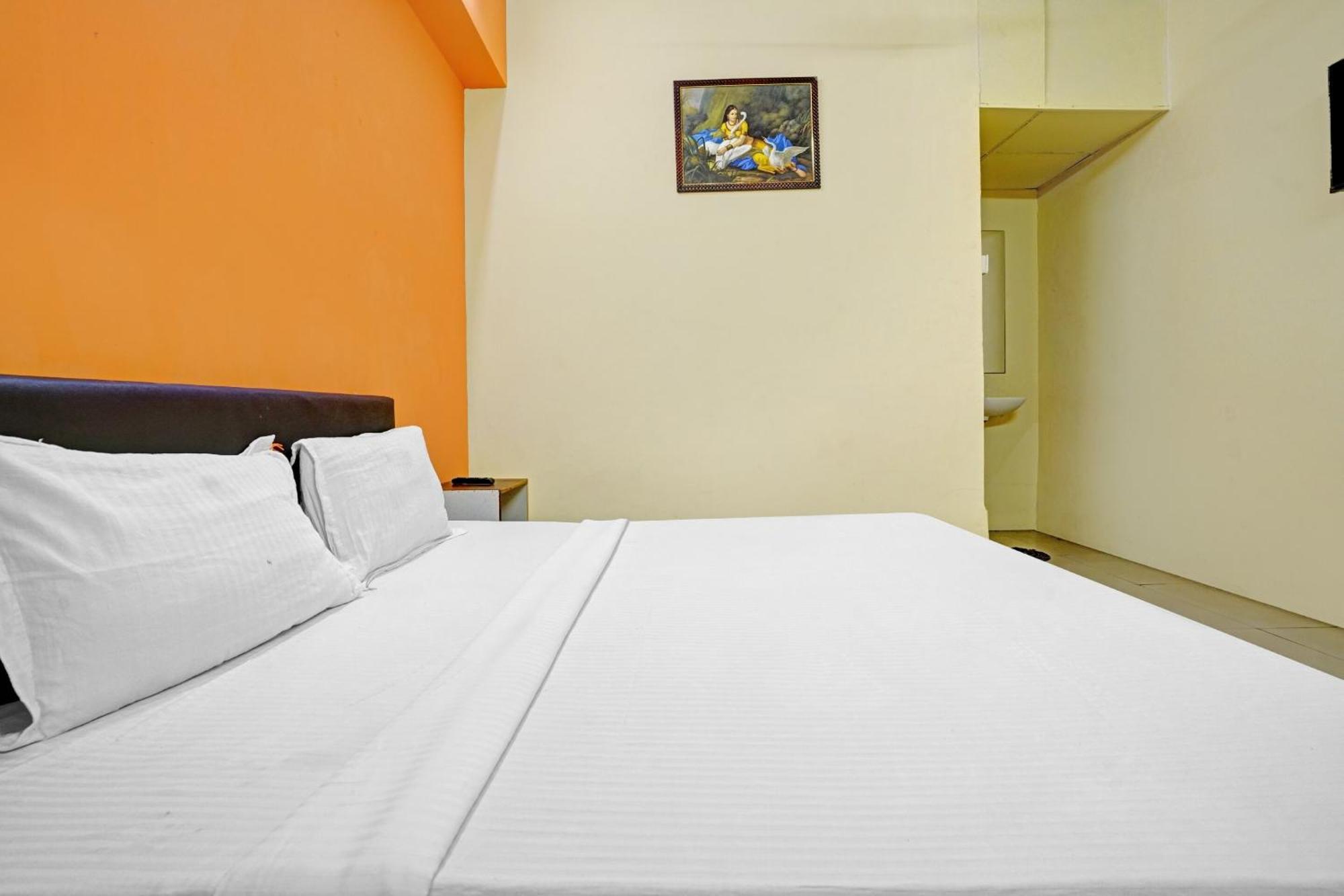 Hotel O Nova Rooms Súrat Exteriér fotografie